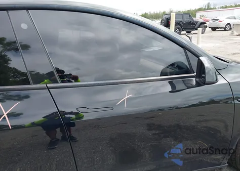 2023 Tesla Model Y Awd/Long Range Dual Motor All-Wheel Drive z USA, uszkodzony, nr VIN 7SAYGDEE7PF768213